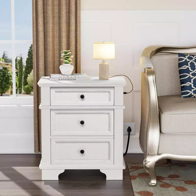 Table de chevet rustique blanche avec station de charge, 3 tiroirs, simple