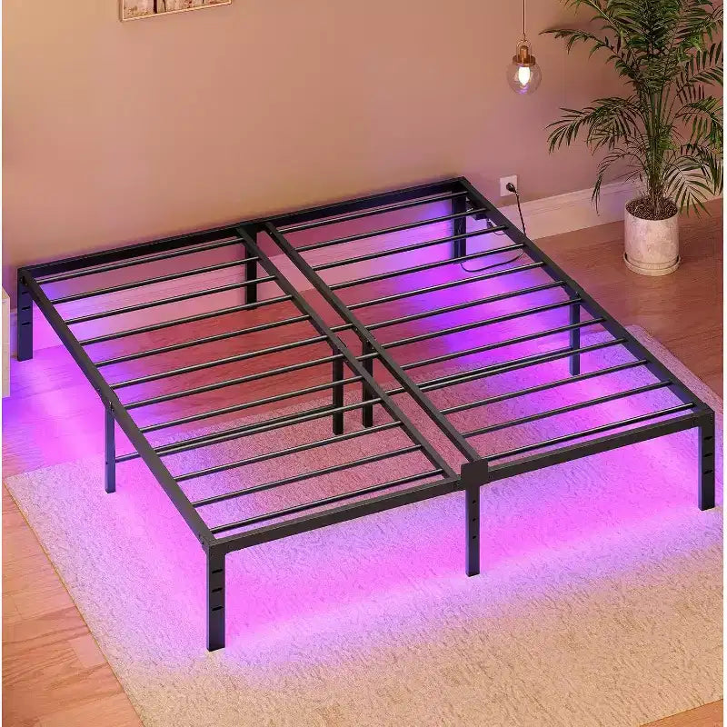 Cadre de lit plateforme en métal noir King Size avec lumières LED et station de recharge, 2 personnes