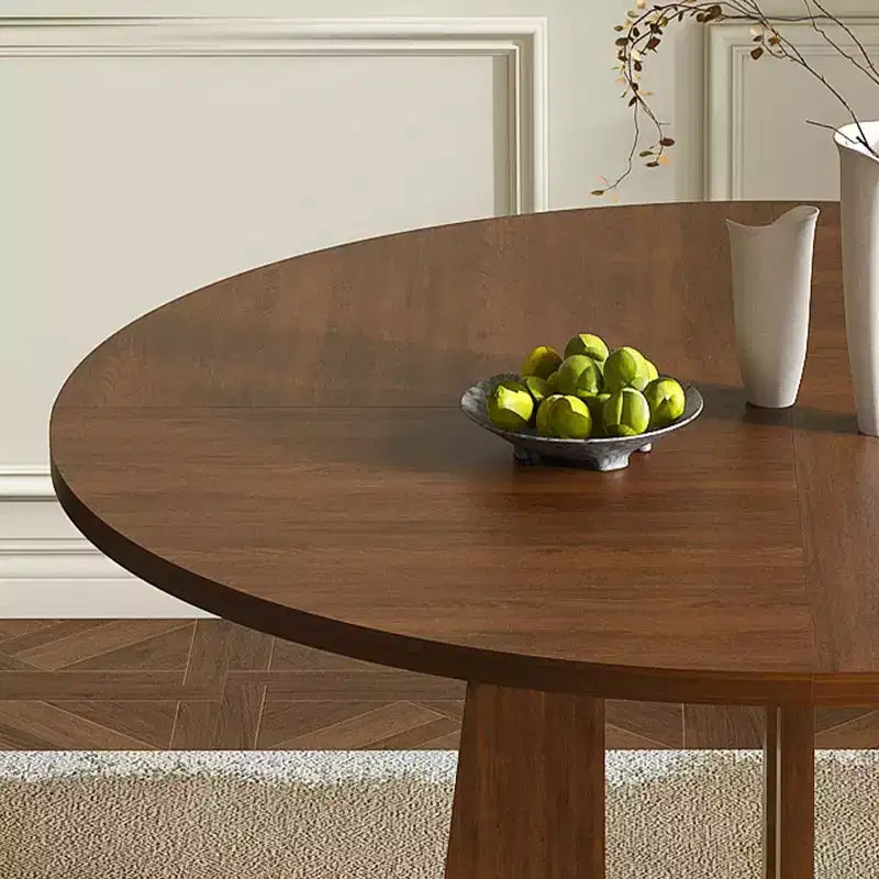 Table à manger ronde marron, peut accueillir jusqu'à 6 personnes